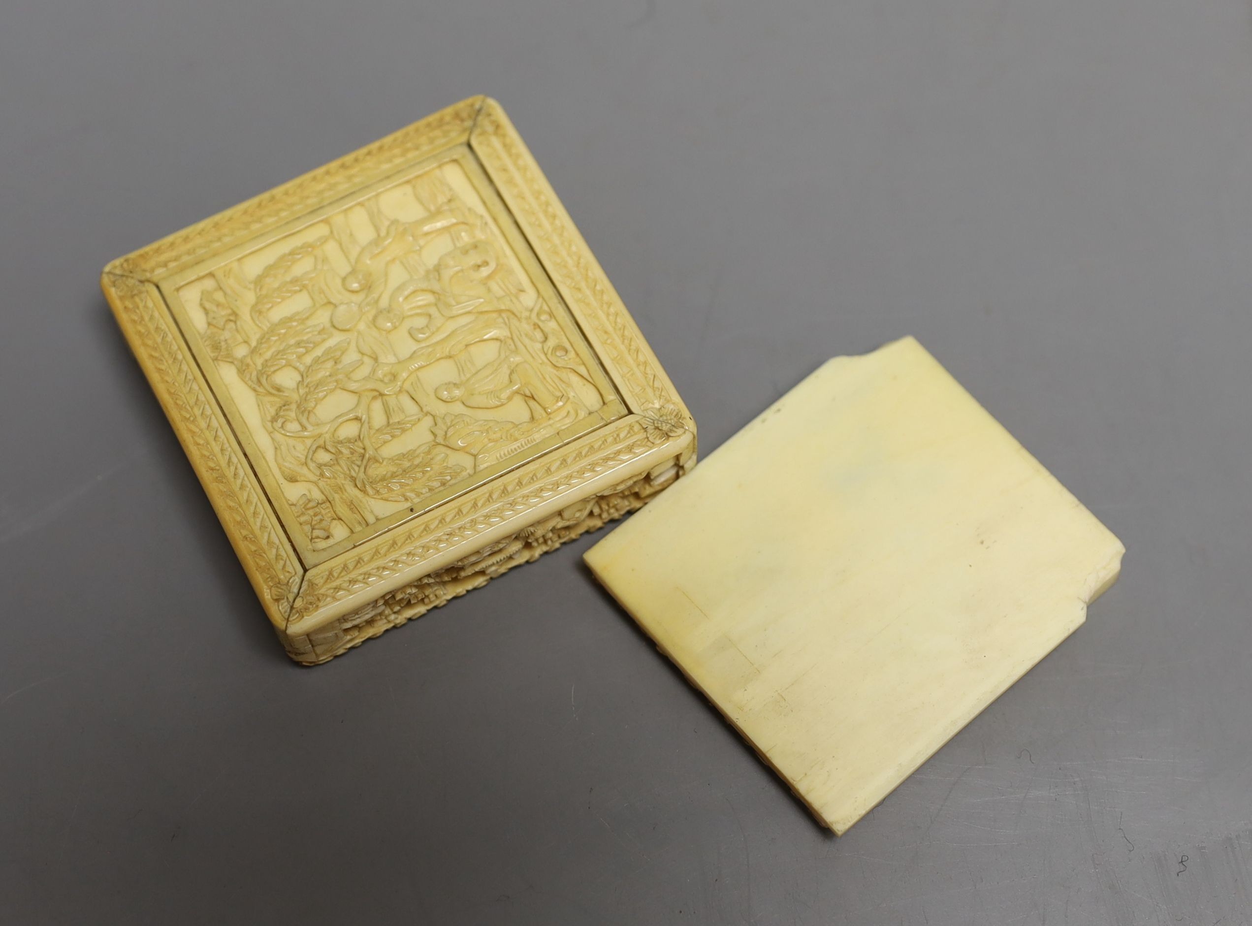 A 19th-century Chinese export ivory case and a Japanese ivory bezique marker, Meiji period (2)